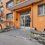 Modern Center - Crown 33 Zürih