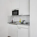 Modern Center - Crown 33 Apartment