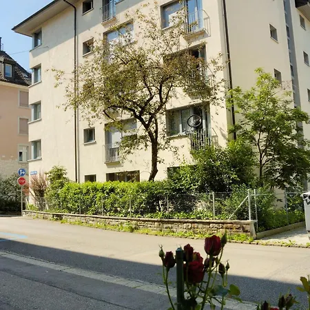 Modern Center - Crown 33 Zúrich