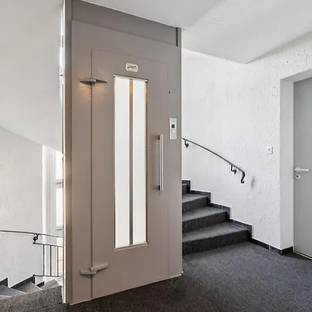 Modern Center - Crown 33 * Zurych