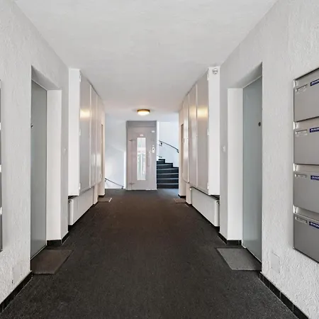 Modern Center - Crown 33 Zurigo