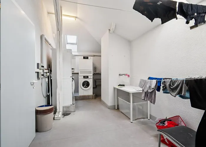 Modern Center - Crown 33 Ζυρίχη